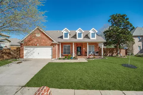 401 Stoneleigh Cir, Lake Dallas, TX 75065