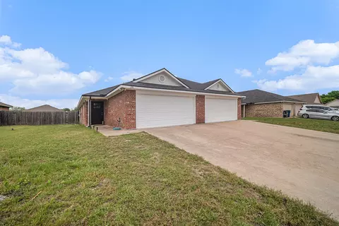 208 Robin St, Crowley, TX 76036
