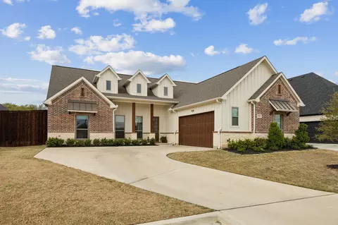 7309 Smithfield Rd, North Richland Hills, TX 76182