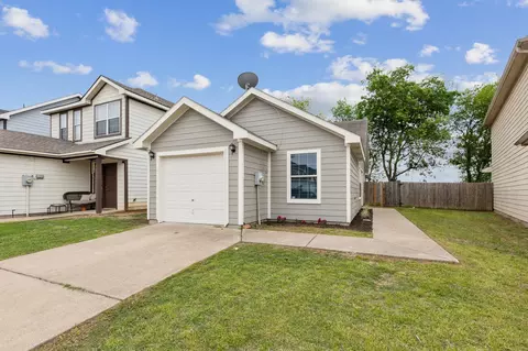 1304 Pine Ln, Fort Worth, TX 76140