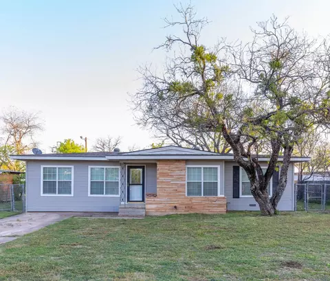 616 E 10th St, Baird, TX 79504