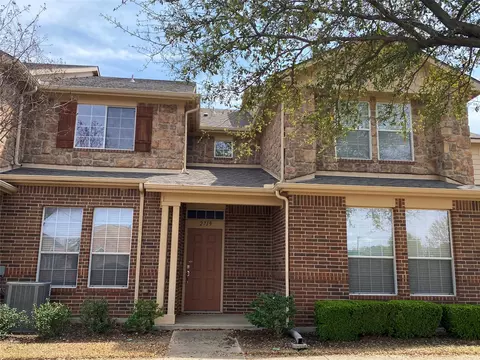 2719 Olympic Park Dr, Grand Prairie, TX 75050