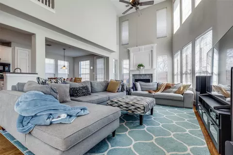 8106 Persimmon St, Irving, TX 75063
