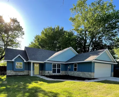 240 Wells St, Emory, TX 75440