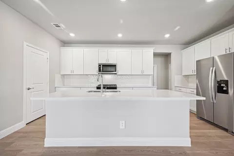 915 Elijah Ln, Mckinney, TX 75069