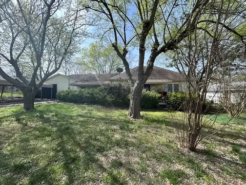 507 W Locust St, Whitewright, TX 75491