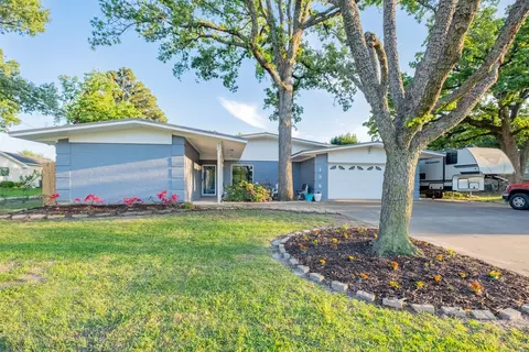 138 Hideaway Ln E, Hideaway, TX 75771