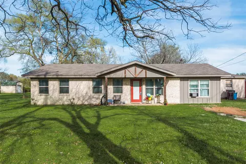 305 Airport Rd, Reno, TX 75462