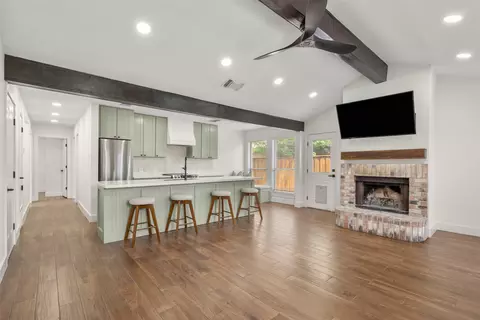 1136 Victoria Dr, Saginaw, TX 76131