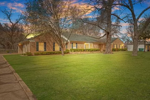 213 W Scott St, Sherman, TX 75092