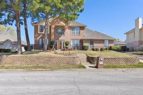 6521 Meadow Lakes Dr, North Richland Hills, TX 76180