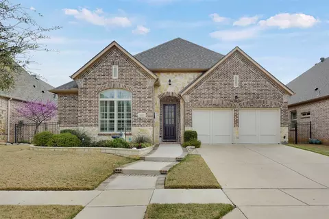 8901 Honeysuckle Dr, Argyle, TX 76226