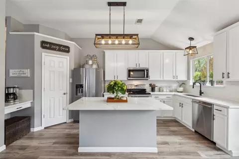 4900 Summer Oaks Ln, Fort Worth, TX 76123