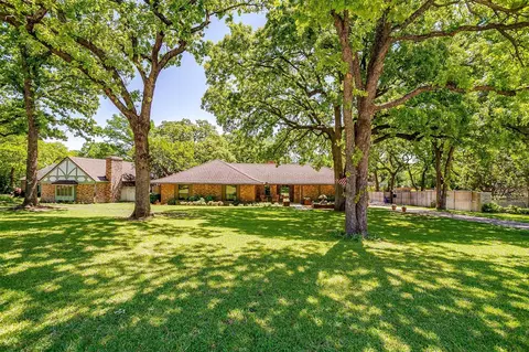 332 Driftwood Ct, Azle, TX 76020