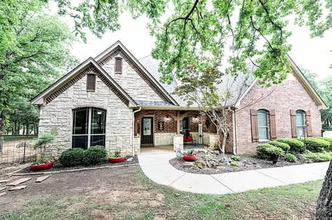 271 Silver Lakes Dr, Sunset, TX 76270