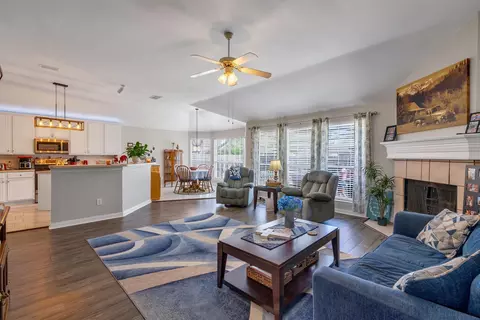 408 Jeffdale Dr, Burleson, TX 76028