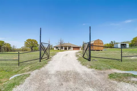105 Bronco Ln, Springtown, TX 76082