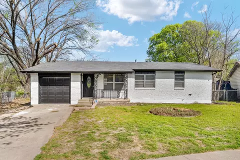 702 Hillside Dr, Grand Prairie, TX 75051