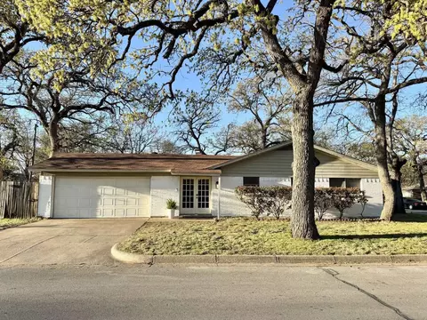 800 Hester St, Arlington, TX 76011