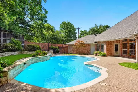 2411 Oak Shadow Ct, Arlington, TX 76017