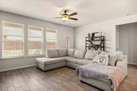 5228 Star Bright Dr, Fort Worth, TX 76179