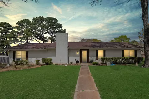 1014 Caprice Dr, Grand Saline, TX 75140