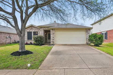 8208 Canoe Ridge Ln, Denton, TX 76210