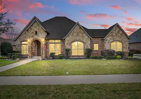 104 Short Putt Dr, Waxahachie, TX 75165