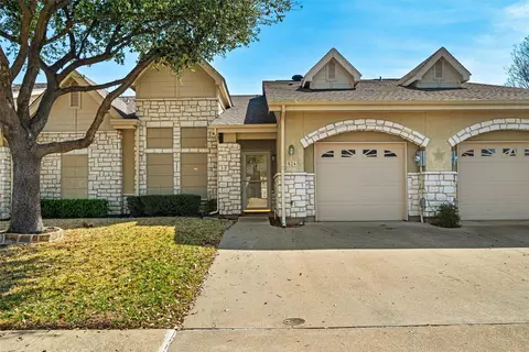 824 Earhart Ave, Grand Prairie, TX 75051
