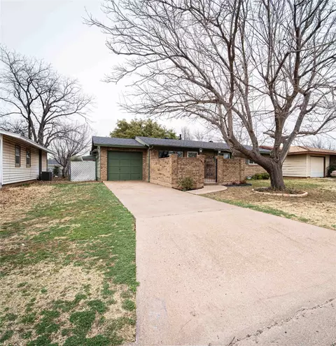 2934 S 28th St, Abilene, TX 79605