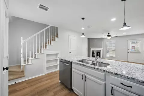 67 Abbey Rd, Euless, TX 76039 photo 7