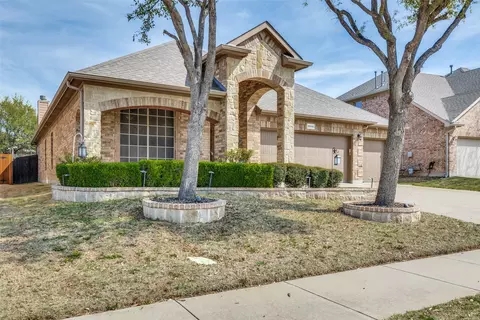 10028 Red Bluff Ln, Fort Worth, TX 76177