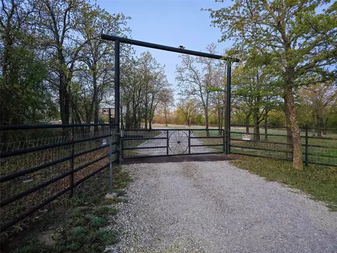 251 Spring Valley Rd, Paradise, TX 76073