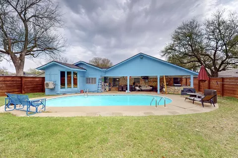 3213 Spring Valley Dr, Bedford, TX 76021