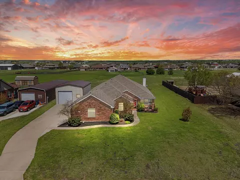 1476 Meadowbrook Ln, Nevada, TX 75173