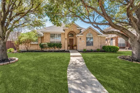 1693 Castle Pines Dr, Frisco, TX 75036