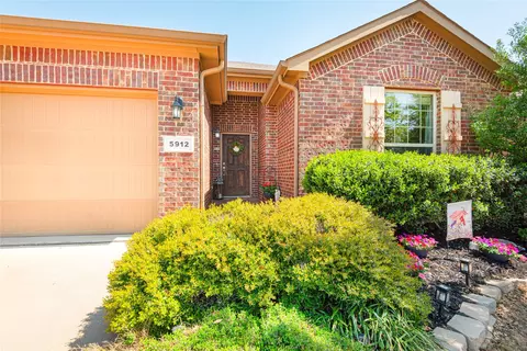 5912 Comanche Peak Dr, Fort Worth, TX 76179