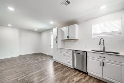 406 Worthway Dr, Grand Prairie, TX 75051