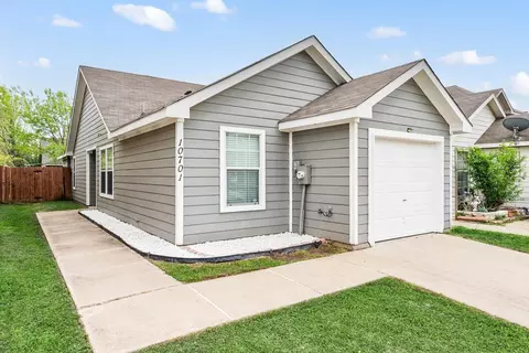 10701 Many Oaks Dr, Fort Worth, TX 76140
