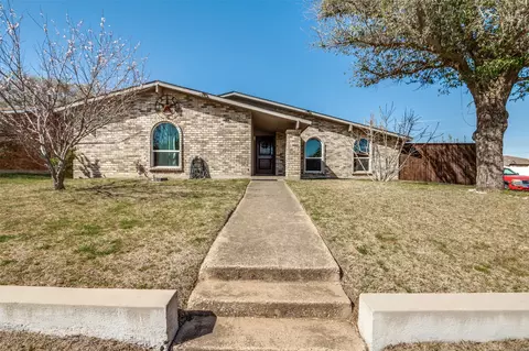 7201 Blackwillow Ln, Dallas, TX 75249