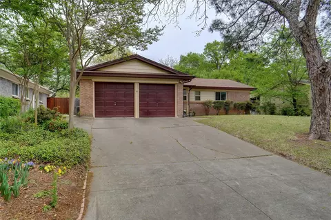 505 Oakwood Dr, Euless, TX 76040