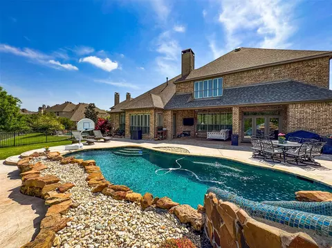 8921 Charles St, Lantana, TX 76226