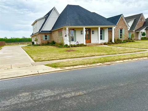 637 Caledonia Dr, Bossier City, LA 71111