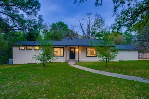 957 Meadow Oaks Dr, Arlington, TX 76010