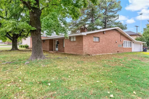 195 NE 20th St NE, Paris, TX 75460