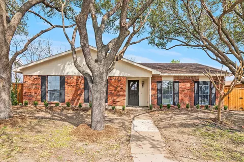 2120 Courtland Cir, Carrollton, TX 75007