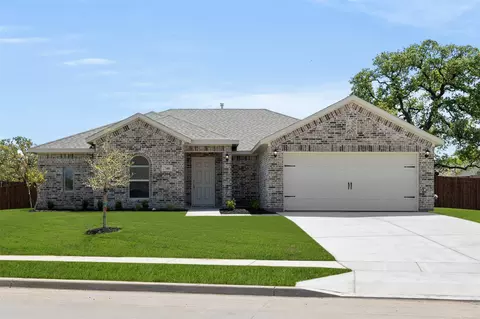 740 Stone Eagle Dr, Azle, TX 76020