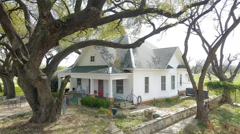 518 Kinson St, Granbury, TX 76048