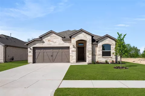 305 Chickasaw Dr, Cleburne, TX 76033
