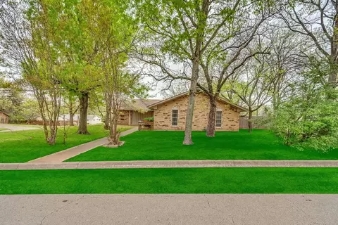 1401 Yucca St, Midlothian, TX 76065